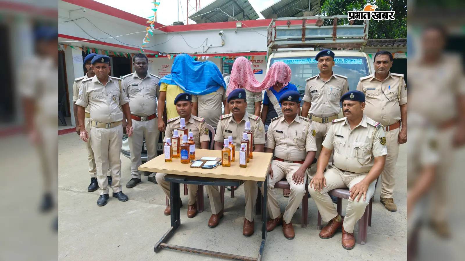 मधेपुरा में शराब तस्करों पर पुलिस का एक्शन, 168 लीटर अंग्रेजी शराब के साथ चार गिरफ्तार, दो वाहन भी जब्त