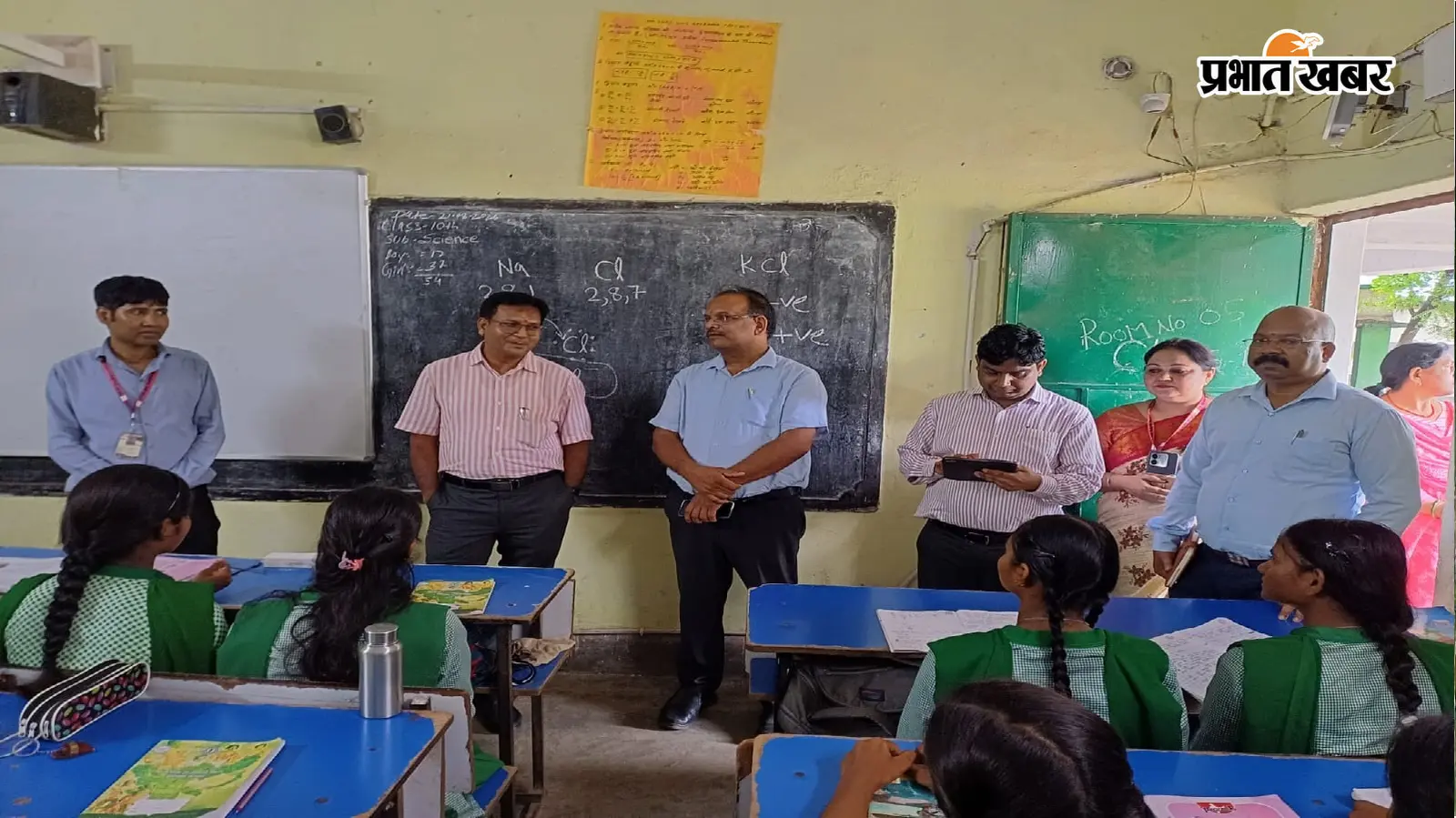रामगढ़ में माध्यमिक शिक्षा निदेशक व संयुक्त सचिव ने तीन पीएम श्री स्कूलों का किया निरीक्षण, शैक्षणिक व्यवस्था का लिया जायजा
