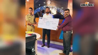 पलामू : सड़क दुर्घटना में घायलों को अस्पताल पहुंचाने वाले को डीसी-एसपी ने किया सम्मानित