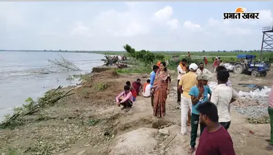 बगहा: आंखों के सामने उजड़ रहा आशियाना, चिऊरही पहुंचीं प्रखंड प्रमुख, ग्रामीणों का दर्द सुना