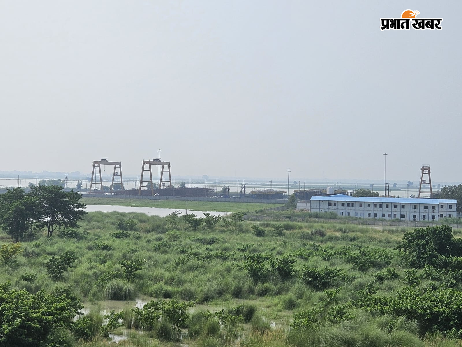 नोट: फोटो नंबर 22 सीएचपी 5 है कैप्सन होगा-बेसकैंप के पास फैला बाढ़ का पानी  | Prabhat Khabar Network
