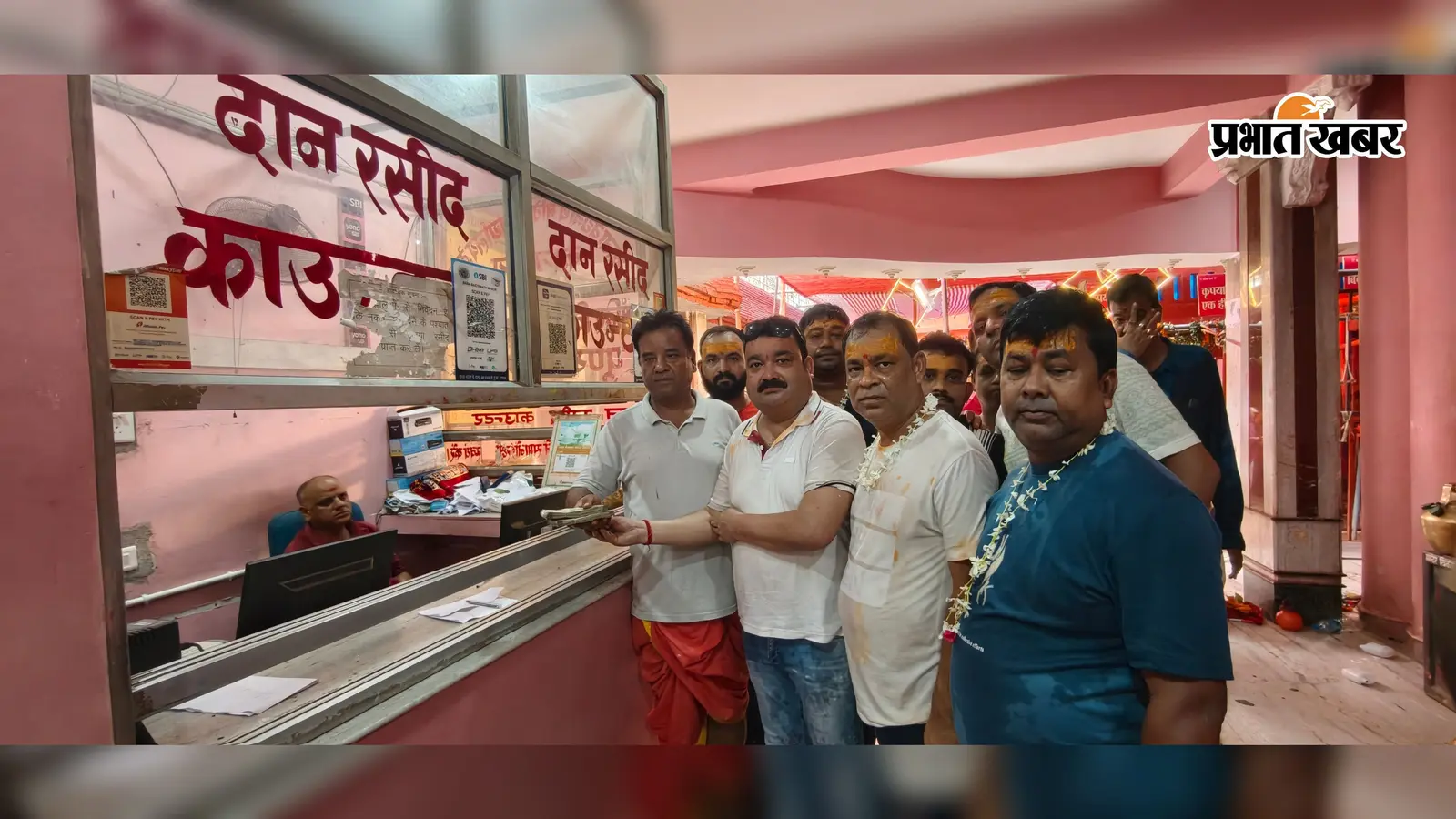 आस्था की अनोखी मिसाल! सुंदरगढ़ की नौ सदस्यीय टीम ने बाबा बैद्यनाथ के दरबार में दान किए 1 लाख रुपये दान