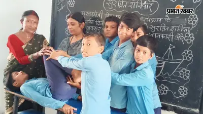 सरकारी विद्यालयों में नाव दुर्घटना व डूबने से बचाव को लेकर बच्चों को किया जागरूक