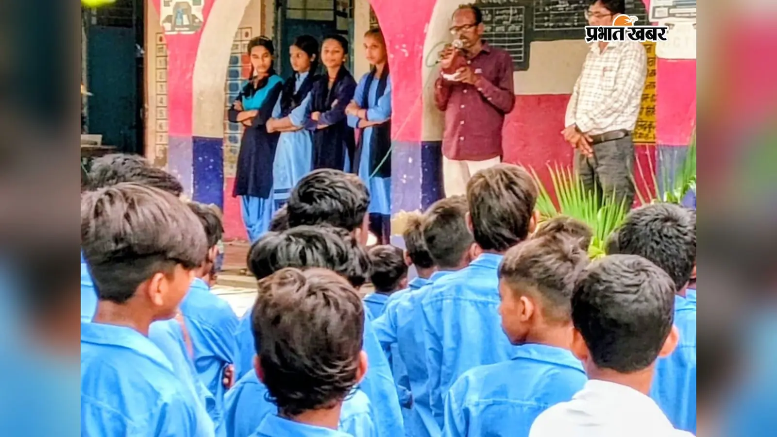 सीवान के बड़हरिया में सुरक्षित शनिवार कार्यक्रम, बच्चों को नाव दुर्घटना और डूबने से बचाव के बताए उपाय