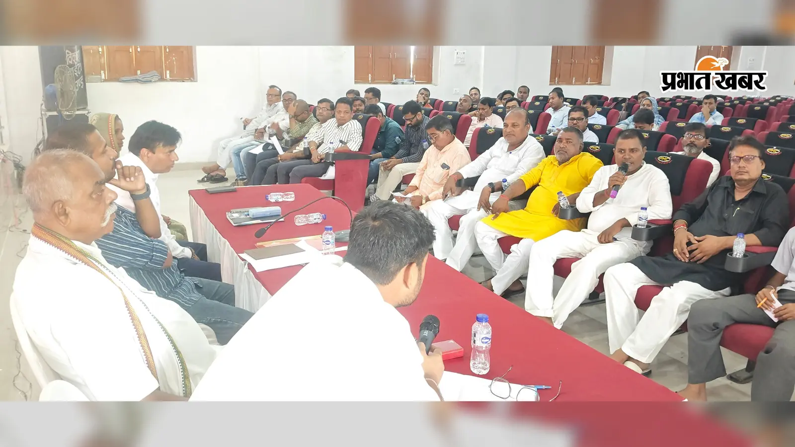 Madhubani: झंझारपुर में बीस सूत्री की बैठक, अवैध क्लीनिकों पर कार्रवाई की मांग