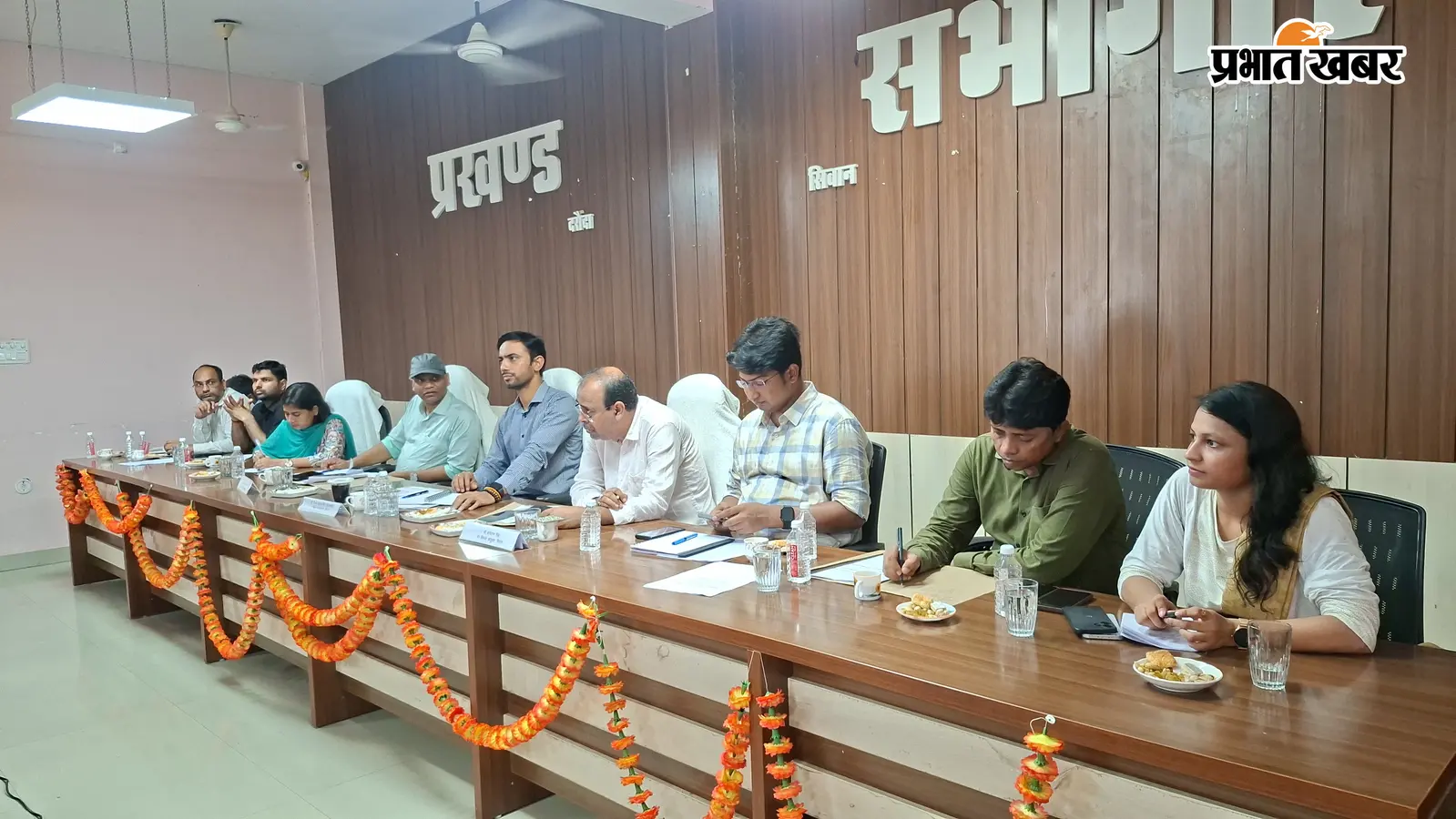 सीवान के दरौंदा में डीएम की बैठक, जनसमस्याओं के समाधान और विकास कार्यों में तेजी के निर्देश