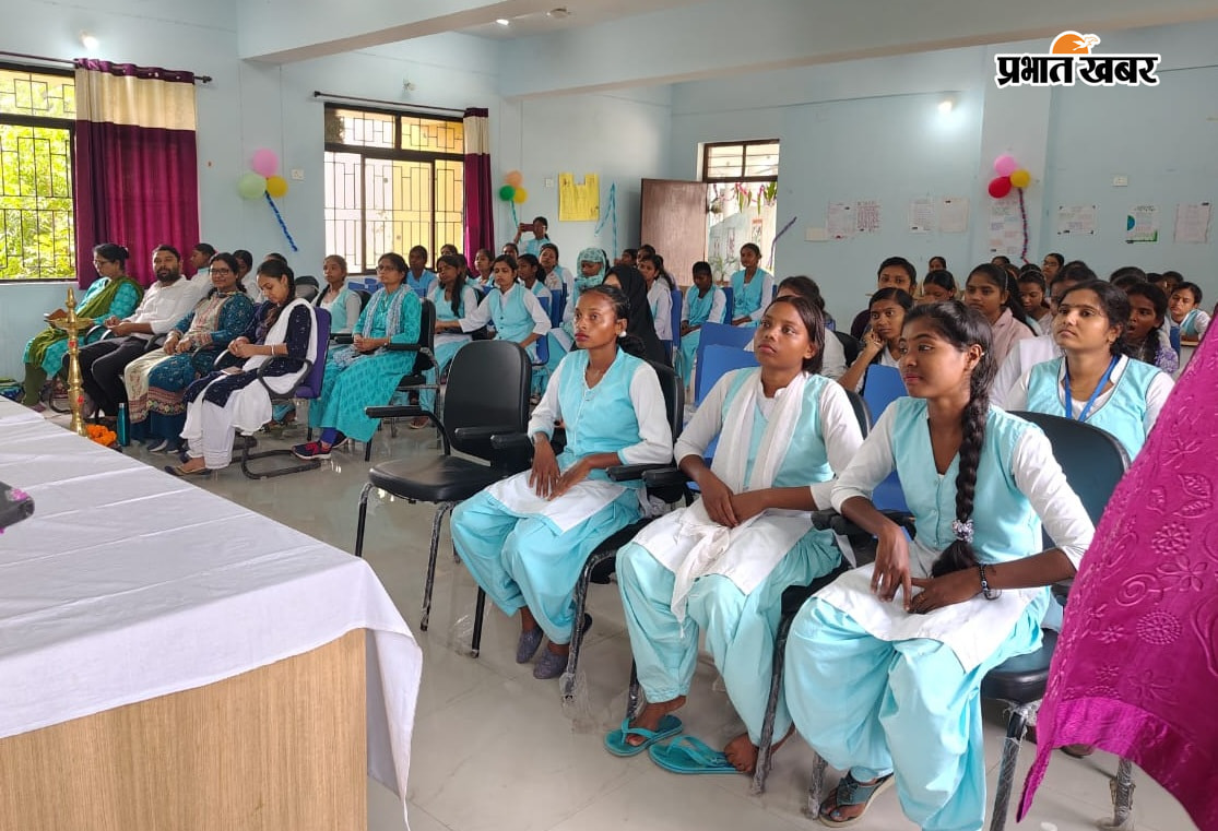 महिला महाविद्यालय में आयोजित एंट्रेप्रेन्योरशिप फेस्टिवल-2026 में पहुंची छात्रायें | Prabhat Khabar Network