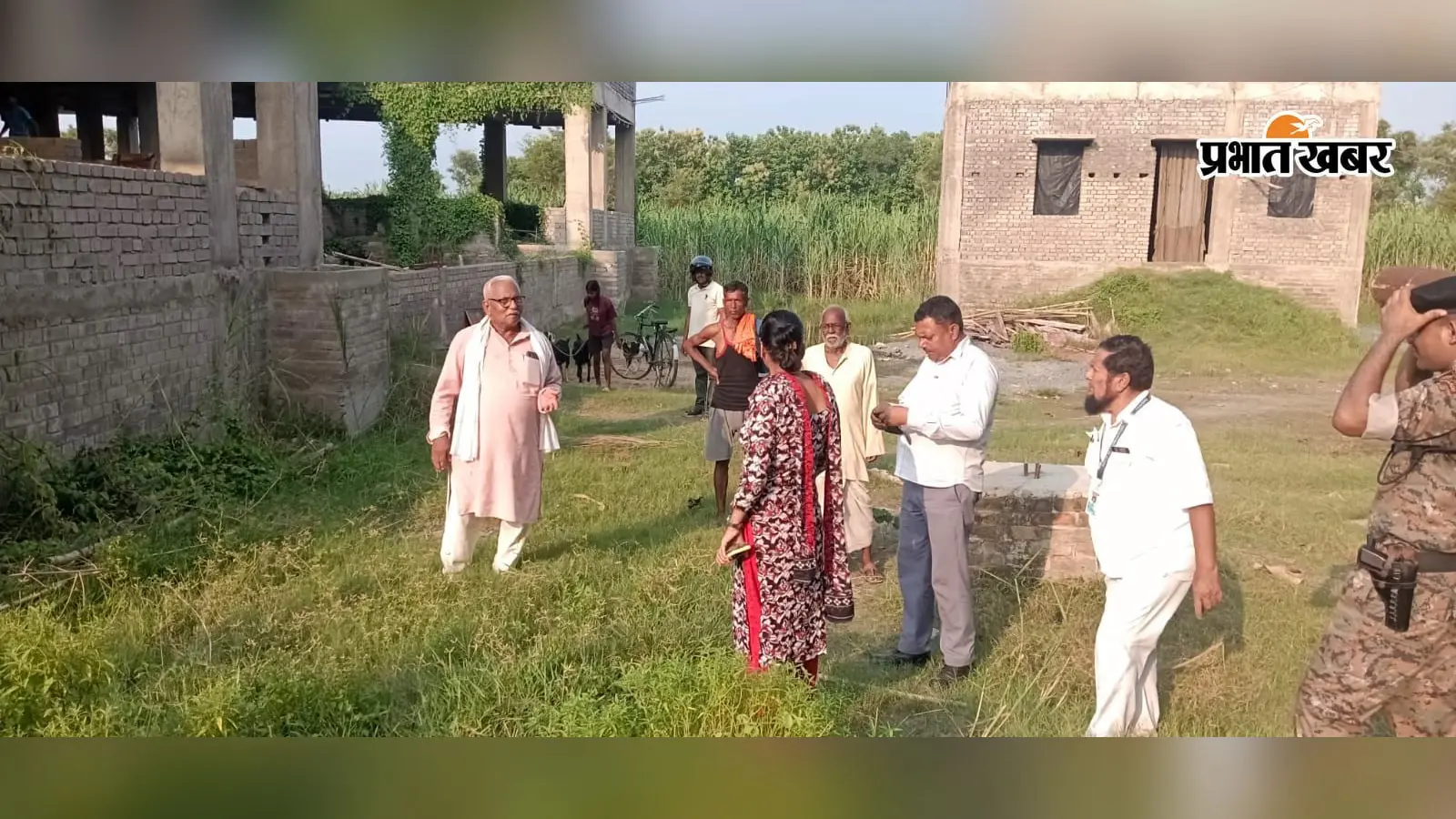 Bettiah News: पिपरासी में डिग्री कॉलेज के लिए दो जमीनों का निरीक्षण, मुख्यालय के पास कॉलेज बनाने की मांग