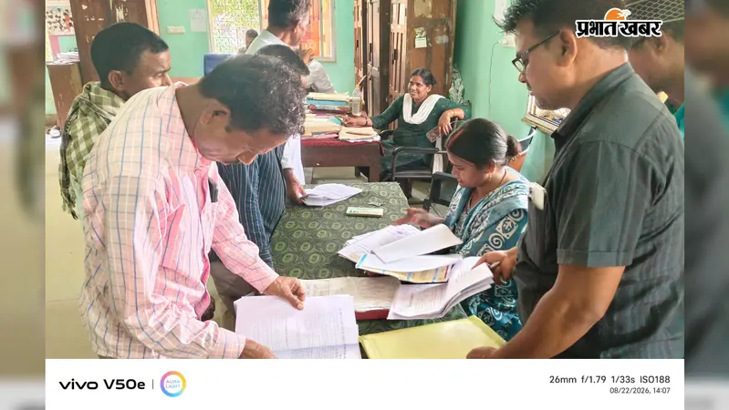 एसआईआर में नाम सुधार के लिए उमड़ी भीड़, जाति प्रमाण पत्र की मांग से बढ़ी परेशानी
