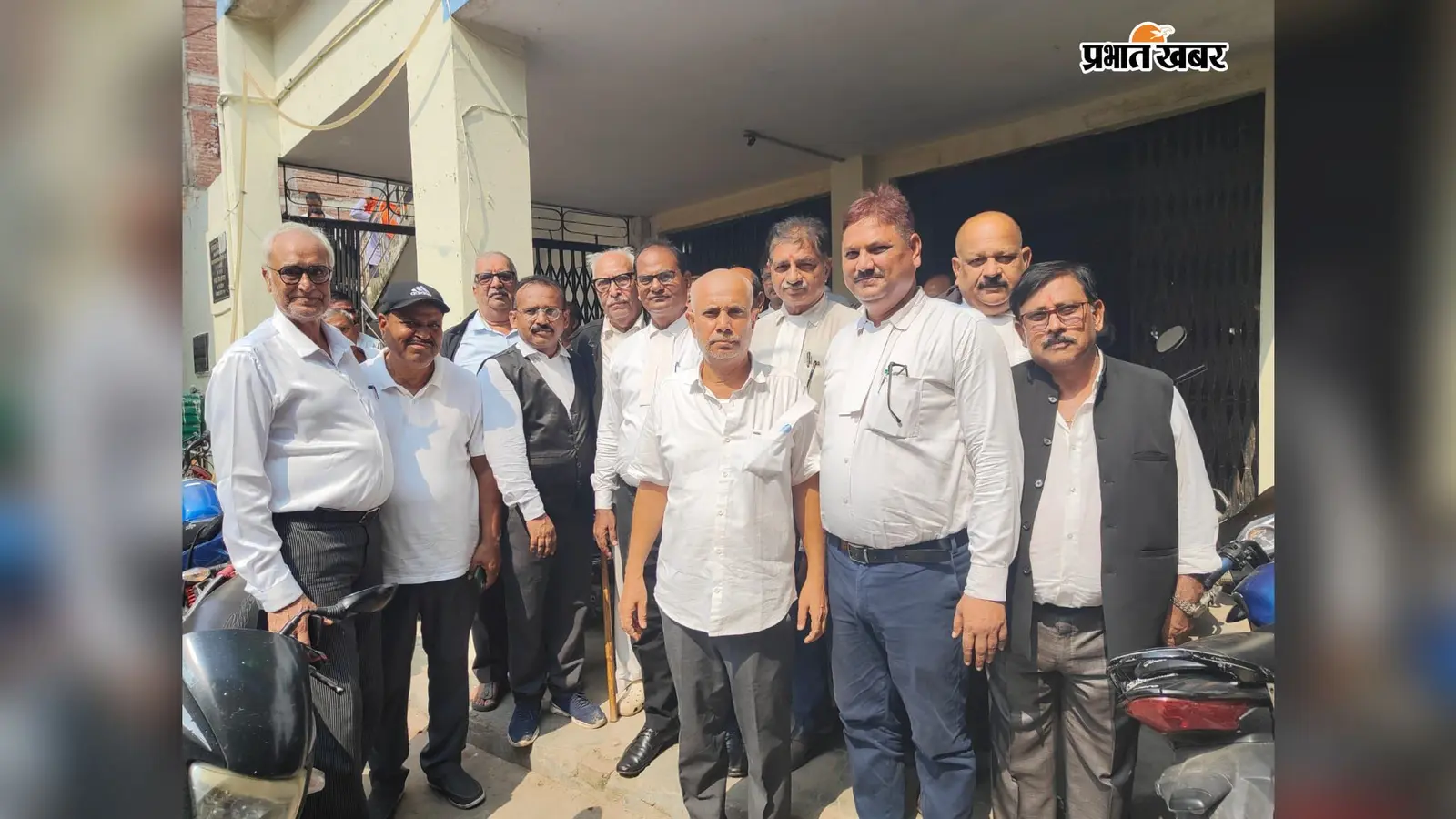 गोपालगंज के अधिवक्ता मनन कुमार मिश्र के समर्थन में उतरे, आलोचना पर जतायी नाराजगी