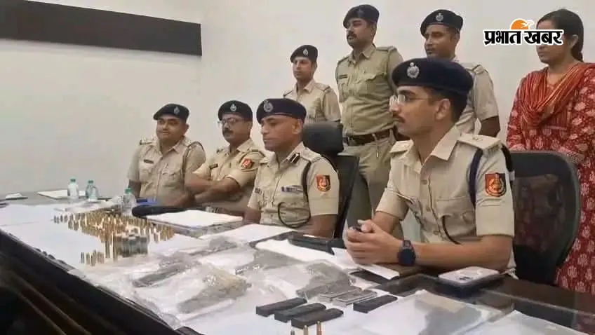 मुर्शिदाबाद में हथियारों का बड़ा जखीरा बरामद, 210 गोलियां और 10 पिस्टल जब्त