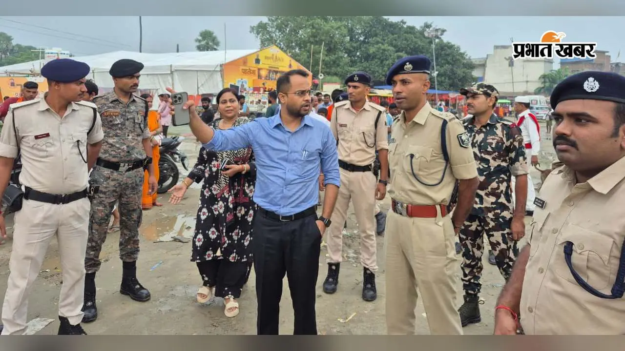 डीएम व एसएसपी ने पहलेजा घाट और बाबा हरिहरनाथ मंदिर का किया निरीक्षण, सुरक्षा को लेकर दिए निर्देश