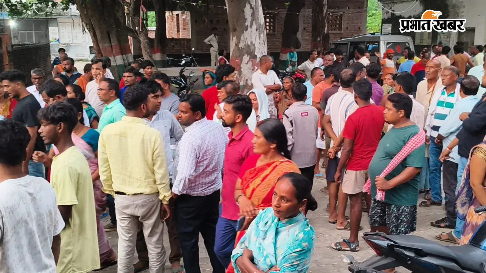 नवादा में करंट की चपेट में आने से राजमिस्त्री की मौत, बूंदाबांदी के दौरान बिजली पोल छूने से हुआ हादसा
