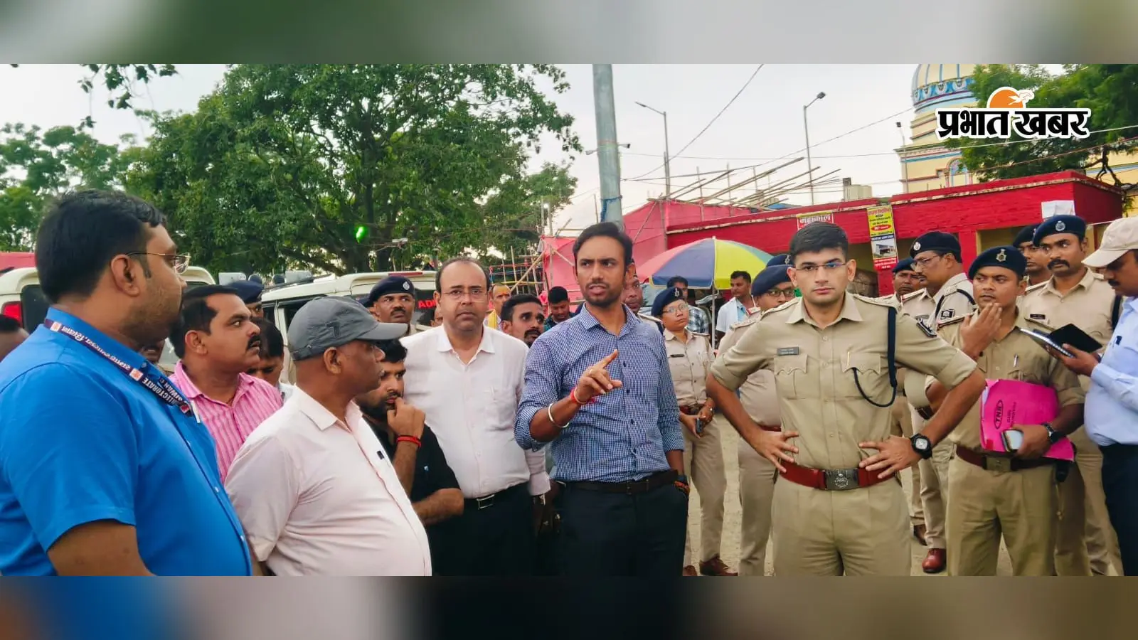 सीवान के मेहदार मंदिर में सावन की अंतिम सोमवारी पर सुरक्षा के कड़े इंतजाम, डीएम-एसपी ने लिया जायजा