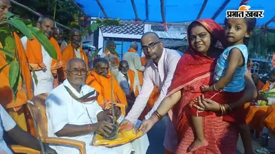 बेगूसराय में दिवंगत कातिब ललित कुमार निराला की स्मृति में 101 साधु-संतों को कराया भंडारा, आम के पौधे भी बांटे