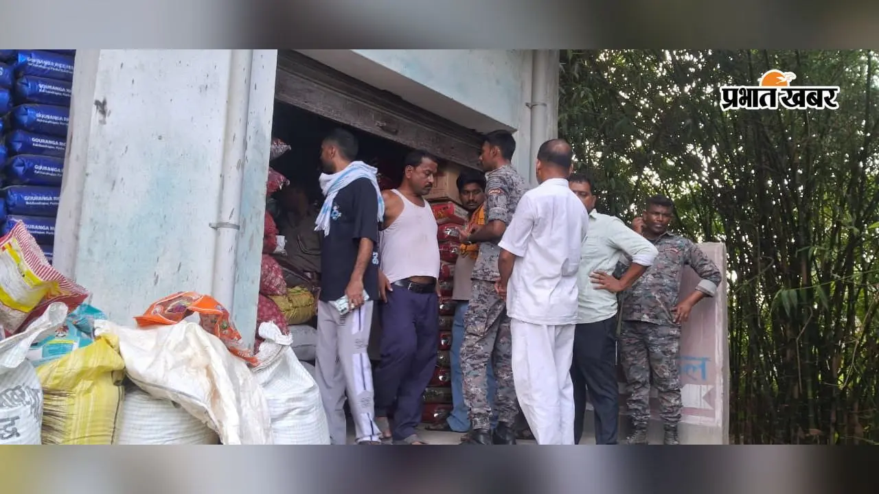 Muzaffarpur: करजा-जैतपुर में जमुई पुलिस की छापेमारी, चोरी का चावल बरामद, दो गोदाम सील