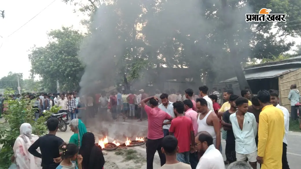 Motihari: स्कूटी सवार भाई-बहनों को ट्रक ने कुचला, भाई की मौत, आक्रोशित लोगों ने सड़क जाम किया