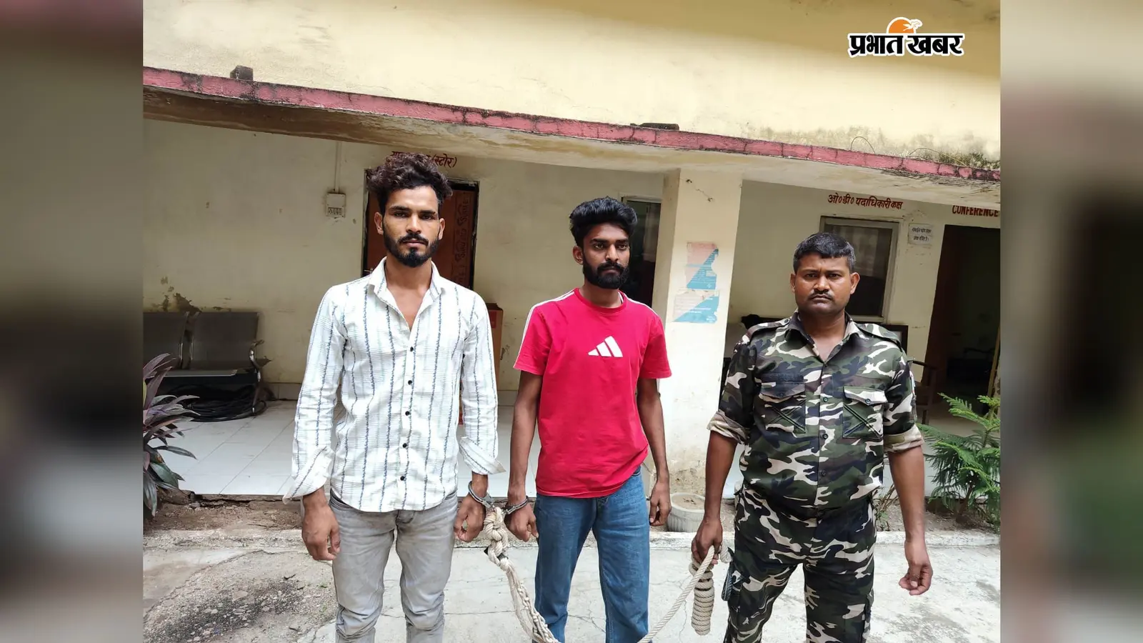 स्टेशन रोड में लूट की फिराक में घूम रहे दो युवक हथियार के साथ गिरफ्तार