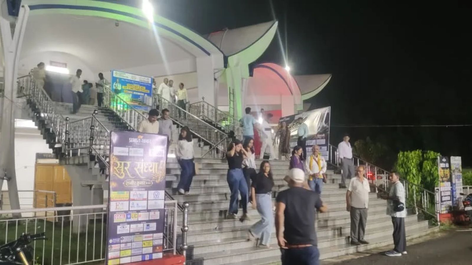 sk मेमोरियल हाल के बाहर की तस्वीर