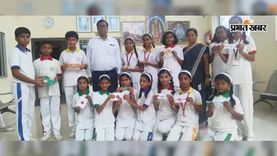 राखी बनाओ प्रतियोगिता में छात्राओं ने दिखाई रचनात्मक प्रतिभा, खुद तैयार की आकर्षक राखियां