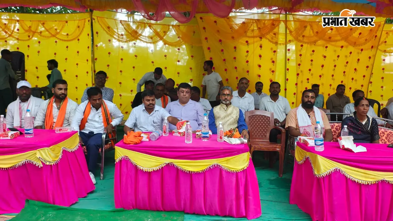 गिद्धौर में नौवीं कक्षा की छात्राओं का सम्मान, विधायक उज्ज्वल कुमार दास ने बढ़ाया हौसला