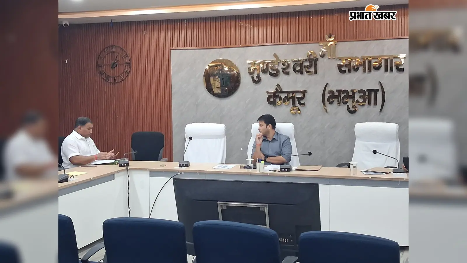 कैमूर : भभुआ में ऑनलाइन जमीन रजिस्ट्री पर डीएम का निर्देश, हेल्प डेस्क से तैयार होंगे कागजात, बढ़ेगी रजिस्ट्री की रफ्तार