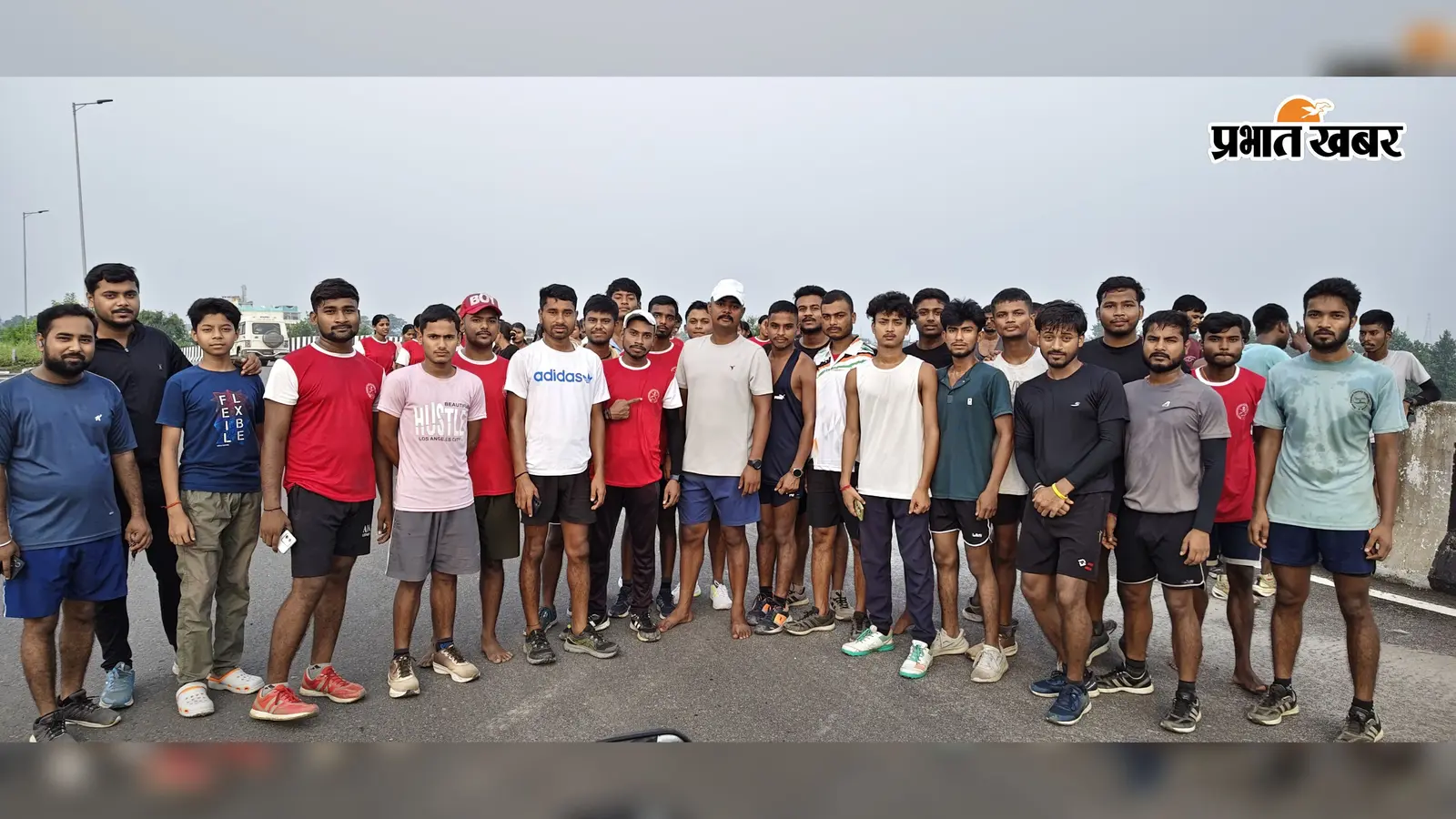 कटिहार के युवाओं को शारीरिक प्रशिक्षण देकर सफलता की राह दिखा रहे आदर्श कुमार
