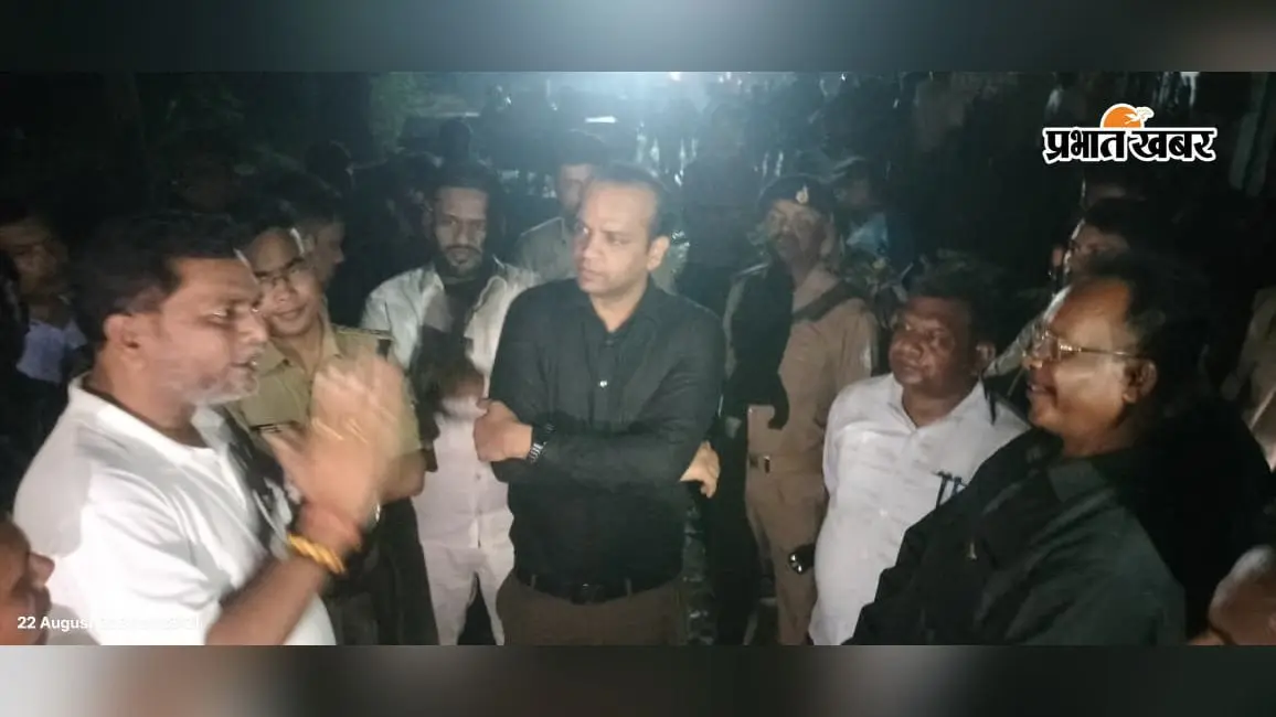 फेसबुक पर कथित धार्मिक टिप्पणी से थंडारडीह में तनाव, गांव में पुलिस कैंप; आज शांति समिति की बैठक