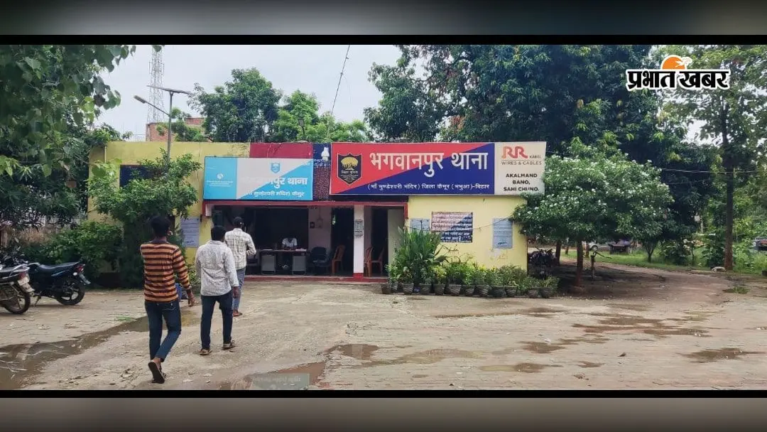कैमूर : भगवानपुर में भैंसों के खटाल में चल रहा था शराब का खेल, 12 लीटर महुआ शराब के साथ कारोबारी गिरफ्तार
