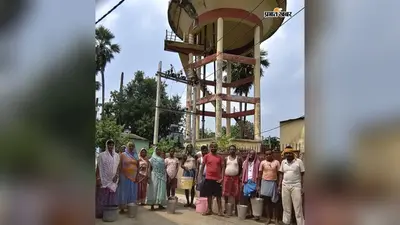 रटैठा गांव में 17 अगस्त से नल-जल योजना ठप, बाल्टी-तसला लेकर सड़क पर उतरे ग्रामीण
