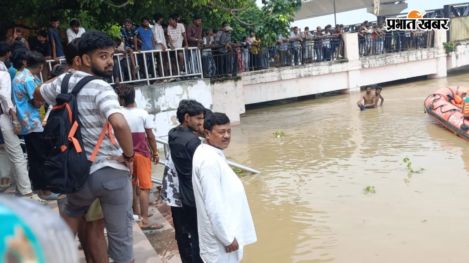 पटना सिटी में गंगा स्नान के दौरान युवक डूबा, एसडीआरएफ और गोताखोर चला रहे सर्च ऑपरेशन