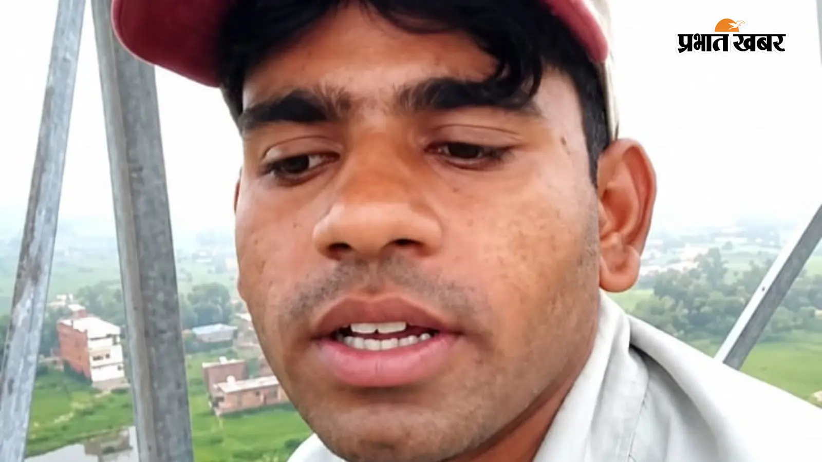 बलिया में न्याय के लिए टावर पर चढ़ा पीड़ित: बोला- पुलिस की लापरवाही ने यहां तक पहुंचाया, 10 लाख और जमीन की मांग