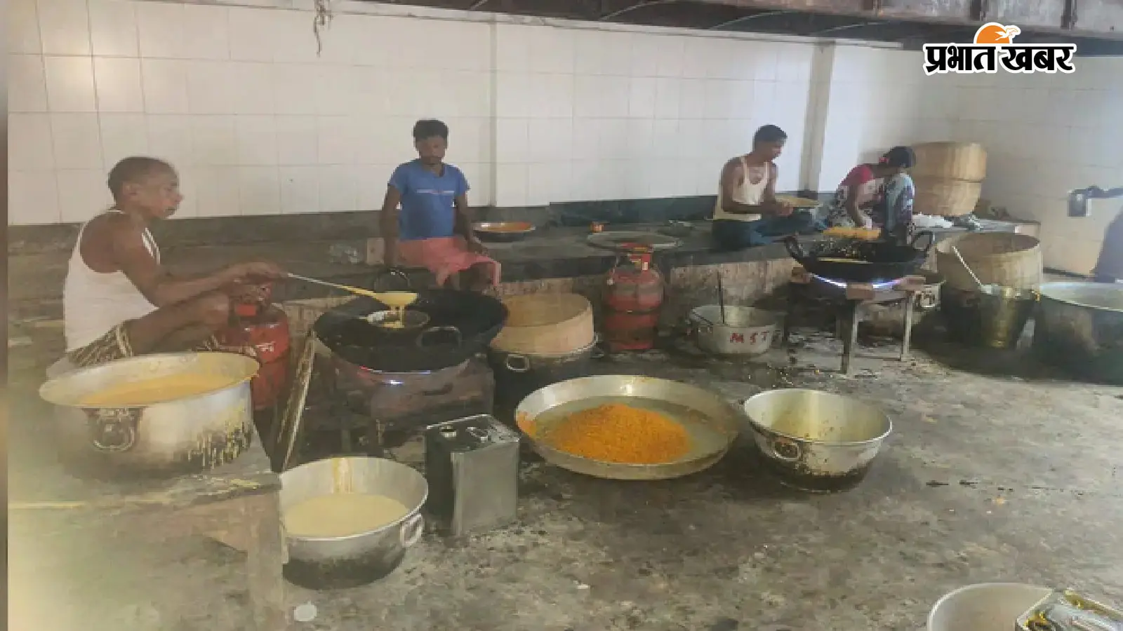 झुमरीतिलैया में नंदी बाबा सेवा ट्रस्ट की 27वीं वर्षगांठ पर एक लाख श्रद्धालुओं के लिए महाप्रसाद वितरण, पांच जगहों पर तैयारी अंतिम चरण में