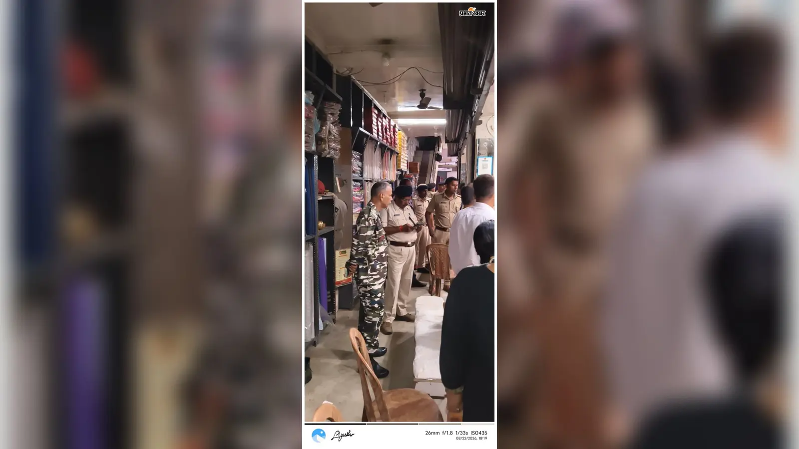 कुनौली: भारत-नेपाल सीमा पर कपड़ा दुकान की आड़ में चल रहा था अवैध करेंसी एक्सचेंज, SSB व पुलिस ने सवा 3 लाख कैश के साथ संचालक को दबोचा