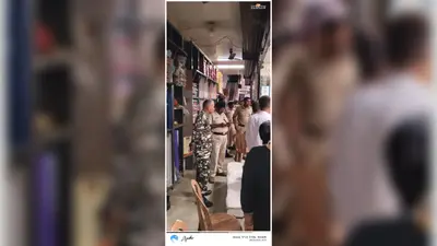 कुनौली: भारत-नेपाल सीमा पर कपड़ा दुकान की आड़ में चल रहा था अवैध करेंसी एक्सचेंज, SSB व पुलिस ने सवा 3 लाख कैश के साथ संचालक को दबोचा