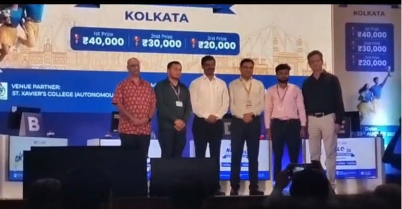 फोटो - कोलकाता के सेंट जेवियर्स कॉलेज में मेडल साथ राजगीर के राजन शर्मा और विजय कुमार गुप्ता | Prabhat Khabar Network