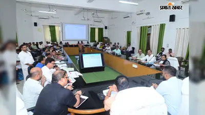 मोतिहारी के स्कूलों में अब बच्चों के साथ पंगत में बैठकर भोजन करेंगे अधिकारी, DM ने दिए सख्त निर्देश