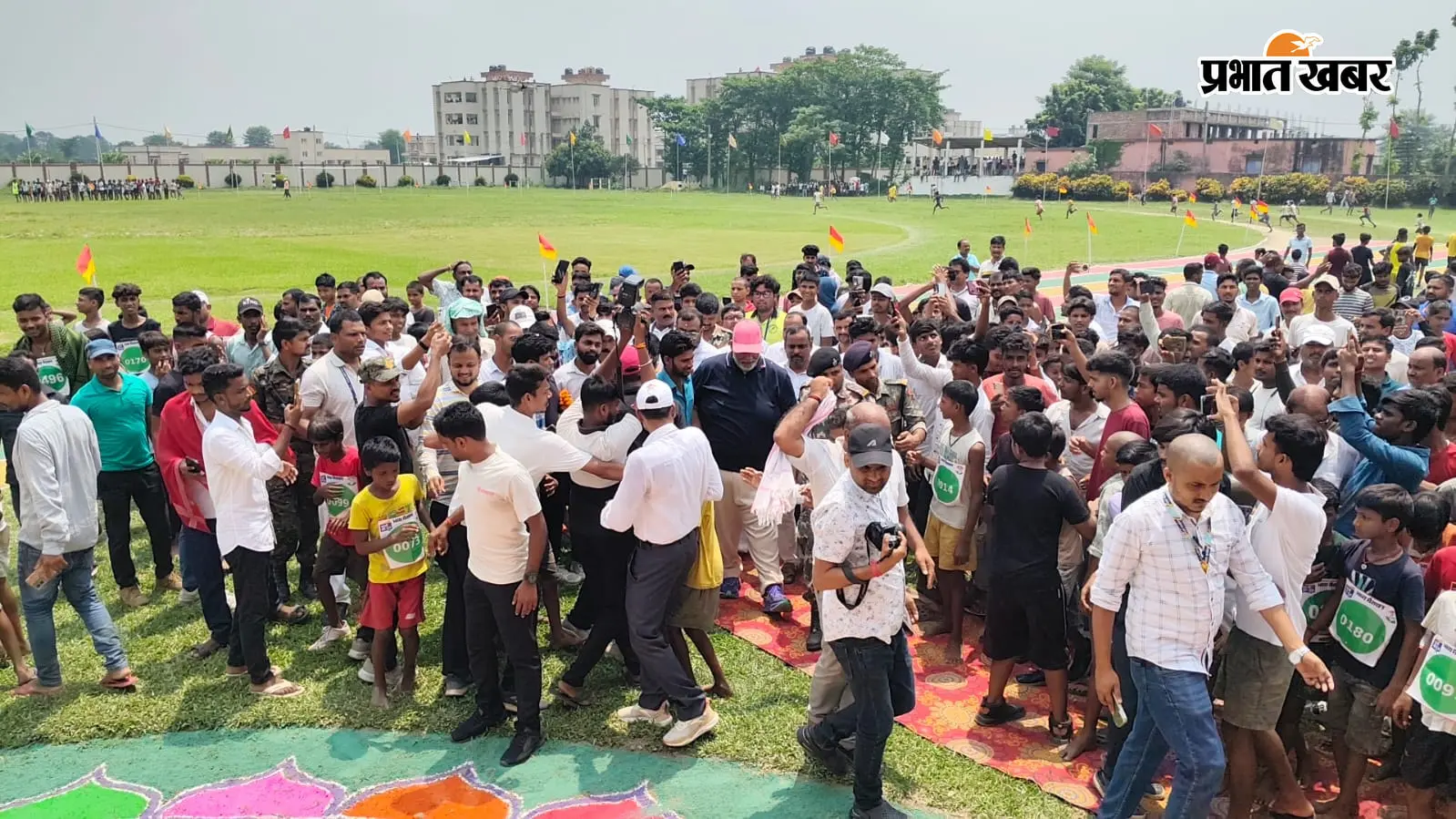 कांग्रेस के मैराथन में पहुंचे सरकारी शिक्षक तो मचा विवाद, प्रतिनियुक्ति रद्द होने के बाद DEO ने मांगा जवाब