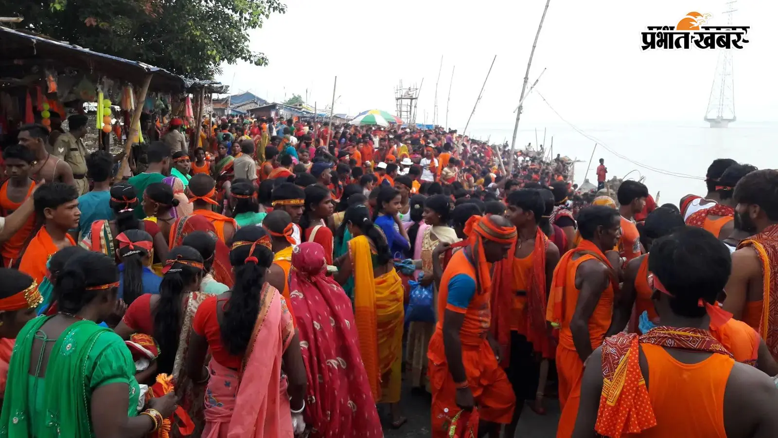 अंतिम सोमवारी पर जलाभिषेक के लिए सिमरियाधाम से गढ़पुरा रवाना हुए हजारों कांवरिया, बोल बम के जयघोष से गूंजा इलाका