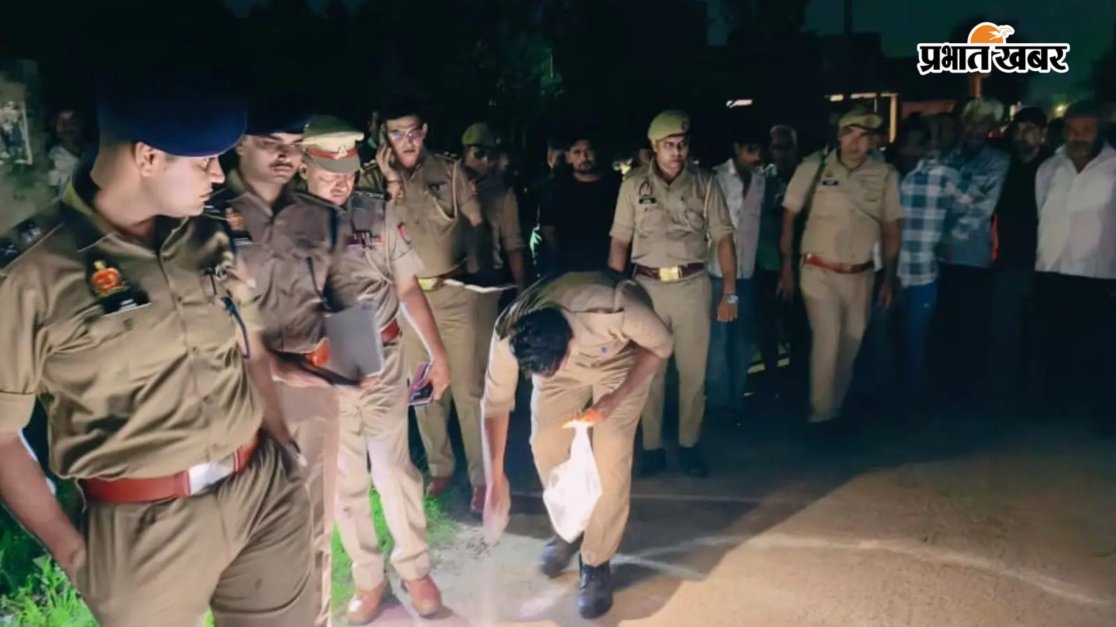 अमरोहा में खूनी हुआ पति-पत्नी का विवाद, सुबह बेटे ने पिता को घर पहुंचाया, शाम को फावड़े से पत्नी की गर्दन काटकर कर दी हत्या