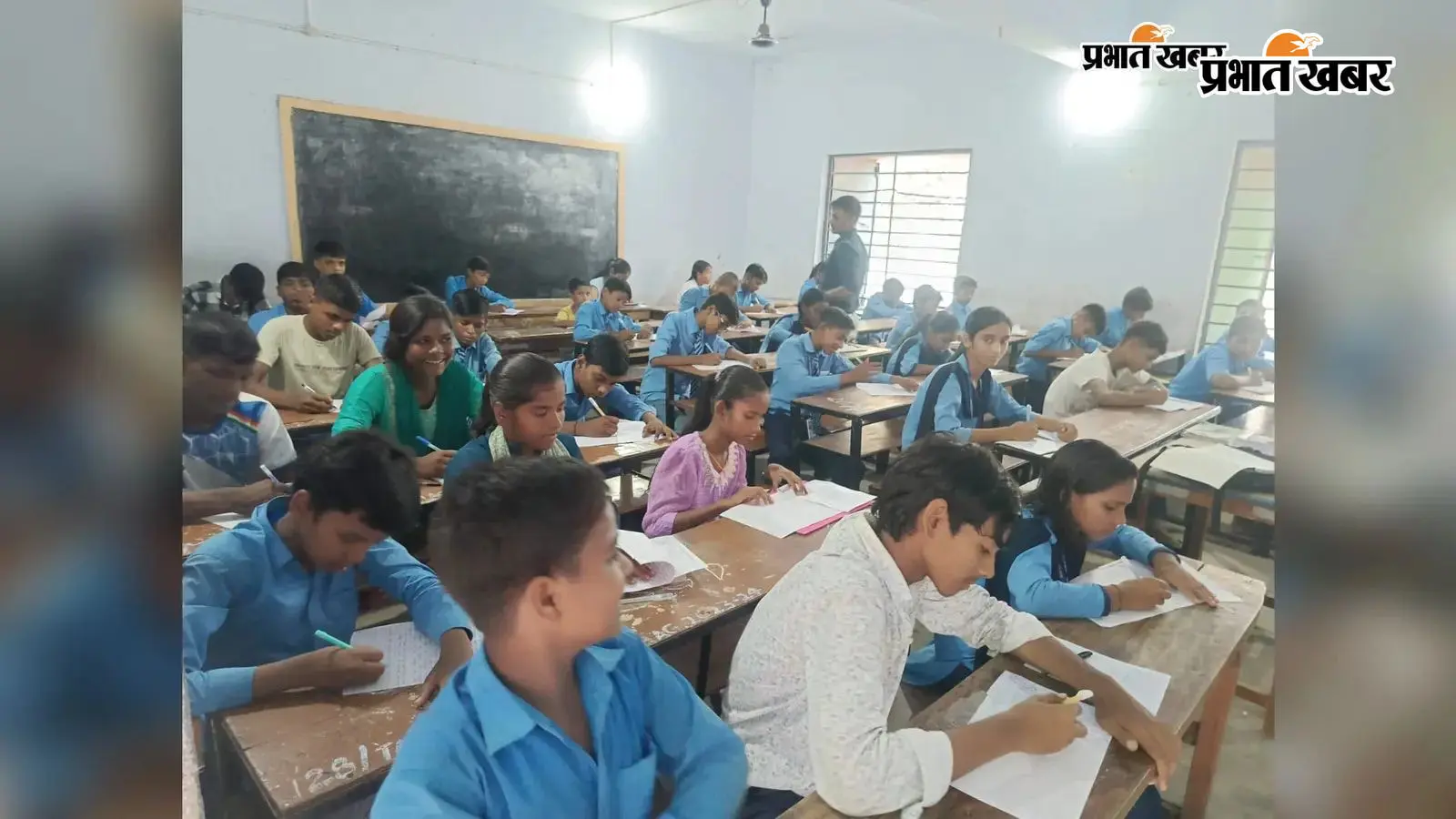 बेगूसराय में राष्ट्रकवि दिनकर सृजनात्मक प्रतियोगिता में 414 परीक्षार्थियों ने लिया हिस्सा, दो केंद्रों पर हुई परीक्षा