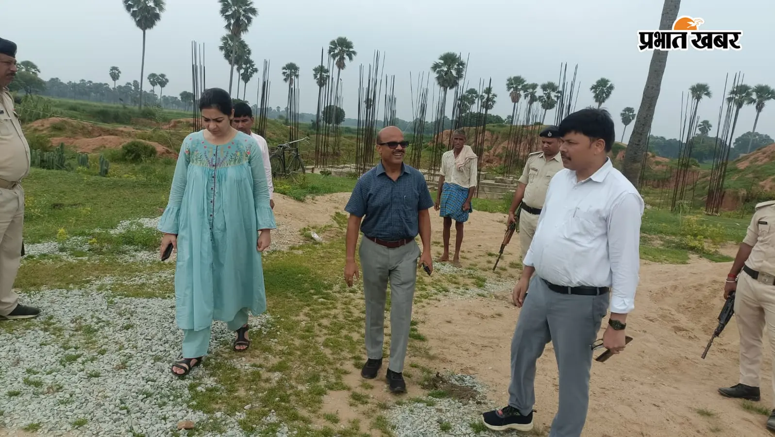 अरवल: खड़ासीन में प्रस्तावित डिग्री कॉलेज के स्थल का डीएम ने किया निरीक्षण, सुविधाओं का लिया जायजा