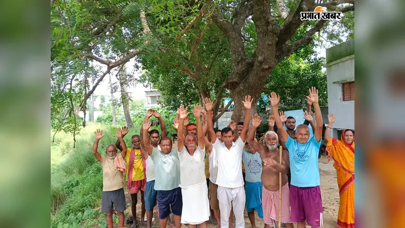 शंभुगंज के करहरिया गांव के किसानों का सिंचाई का साधन नहीं रहने से नहीं हुआ धान रोपाई, किया प्रदर्शन
