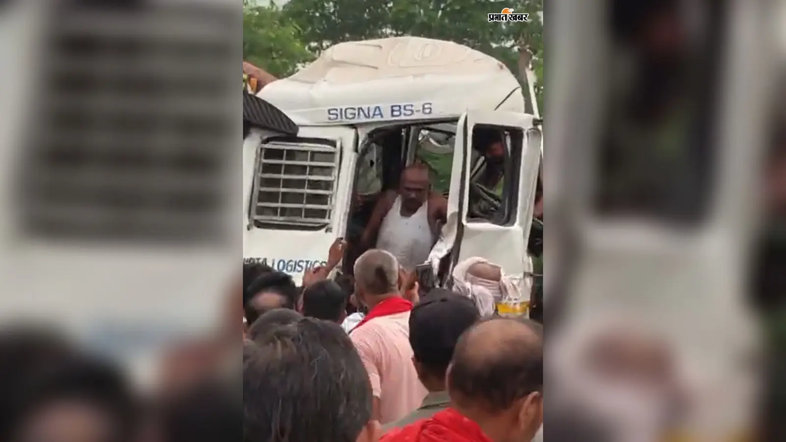 रजहारा में दो ट्रेलरों की जोरदार टक्कर, केबिन में फंसा चालक, गंभीर हालत में एमएमसीएच रेफर