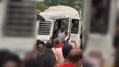 रजहारा में दो ट्रेलरों की जोरदार टक्कर, केबिन में फंसा चालक, गंभीर हालत में एमएमसीएच रेफर