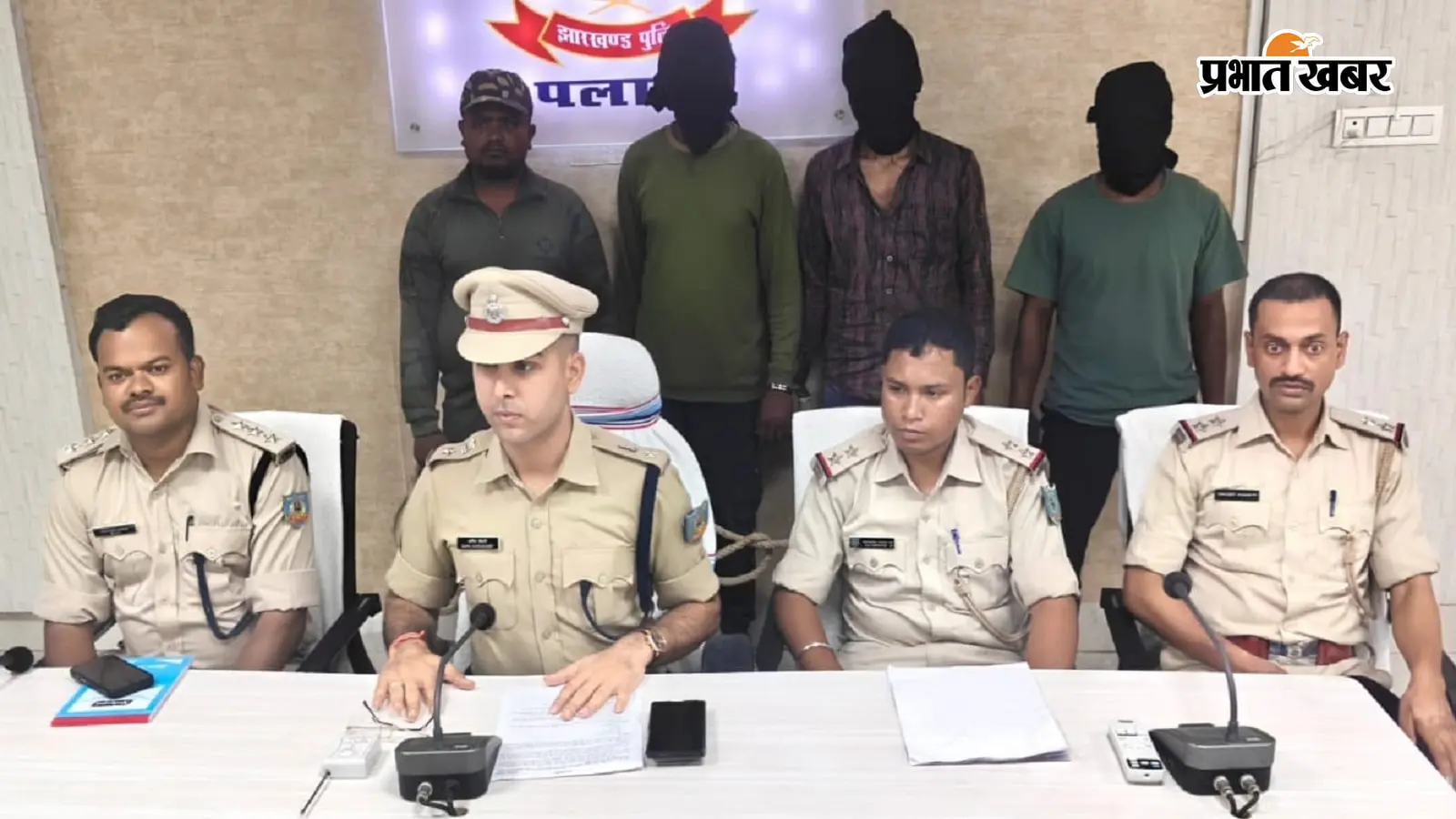 ऑपरेशन सफाया के तहत अवैध कार्बाइन और कारतूस के साथ चतरा के तीन अपराधी गिरफ्तार