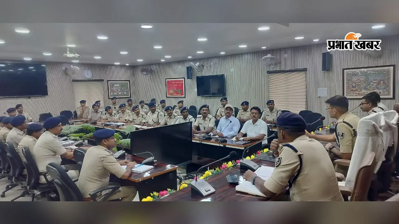 सीवान में एसपी की समीक्षा बैठक, अपराध नियंत्रण और आम लोगों की शिकायतों का त्वरित निष्पादन करने का निर्देश