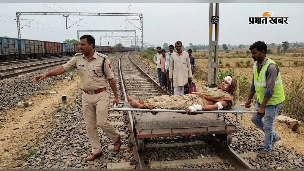 चलती ट्रेन के गेट पर बैठी महिला को लगी झपकी, नीचे गिरकर गंभीर घायल; अस्पताल रेफर