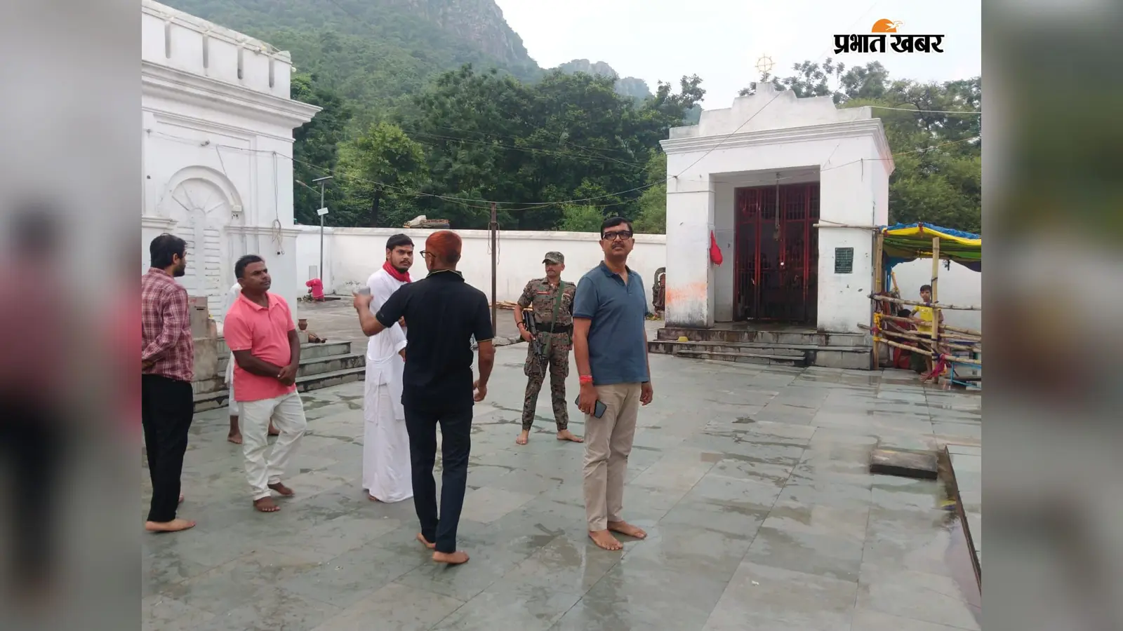 अंतिम सोमवारी से पहले गिद्धेश्वर मंदिर पहुंचे DM-SP, भीड़ बढ़ी तो ऐसे संभाली जाएगी व्यवस्था