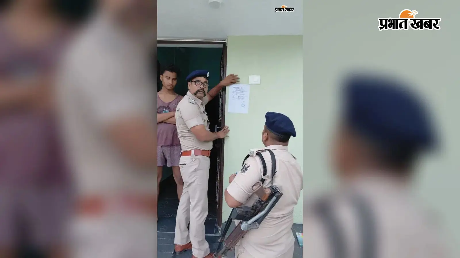 औरंगाबाद में नामजद अभियुक्त के घर चिपकाया न्यायालय का इश्तिहार, हाजिर नहीं होने पर कुर्की-जब्ती की चेतावनी